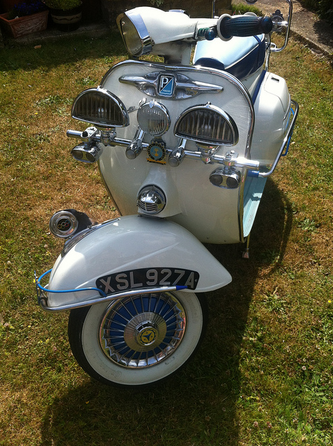 mezzalunasuvespa5.jpg