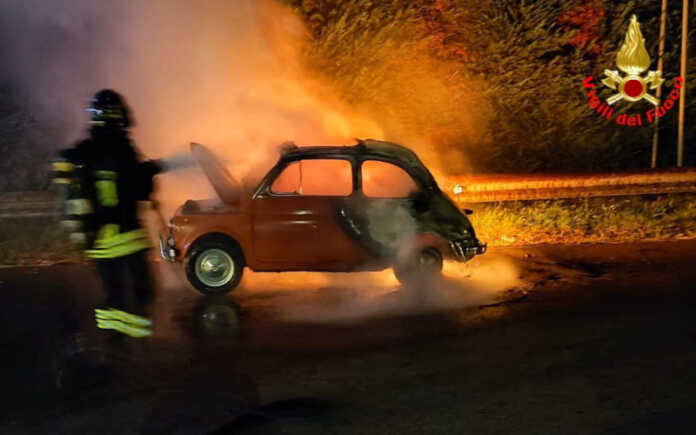 Incendio-vecchia-fiat-500-castello-brianza-696x4351.jpeg